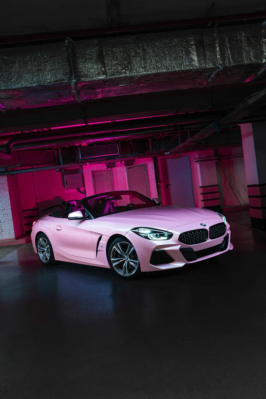 BMW Z4 в студии, вид спереди